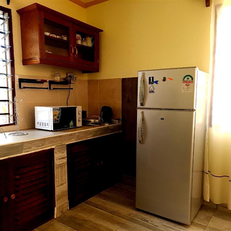 Apartmenthaus Salama Villen In Diani Diani Beach Exterior photo